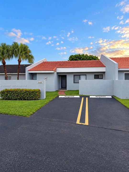 For Sale: $499,000 (2 beds, 2 baths, 1132 Square Feet)