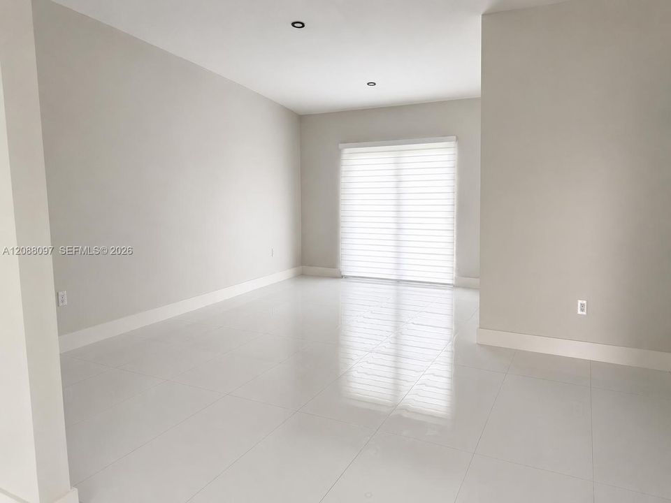 For Sale: $499,000 (2 beds, 2 baths, 1132 Square Feet)