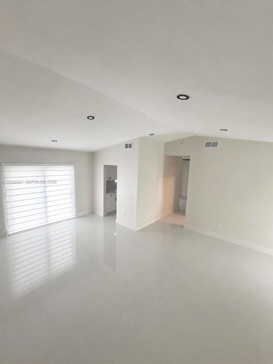 For Sale: $499,000 (2 beds, 2 baths, 1132 Square Feet)