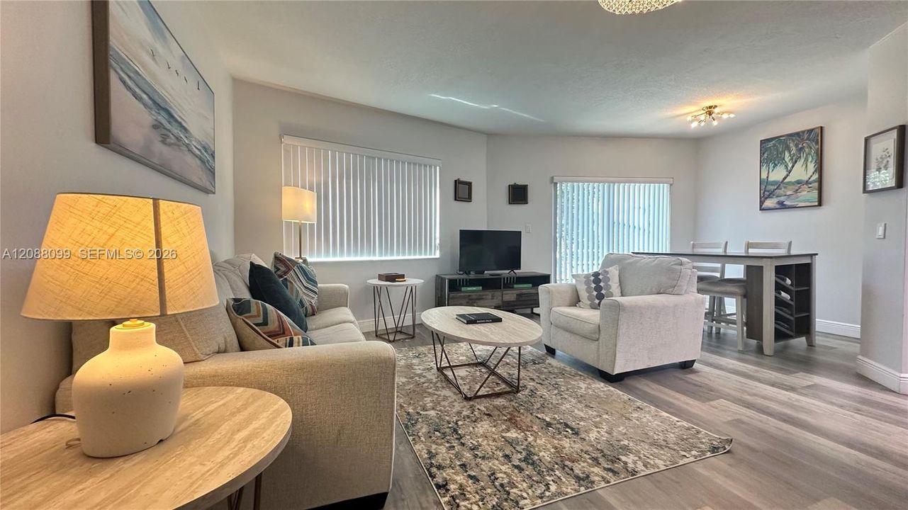 For Sale: $219,888 (1 beds, 1 baths, 690 Square Feet)