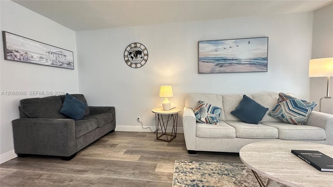 For Sale: $219,888 (1 beds, 1 baths, 690 Square Feet)