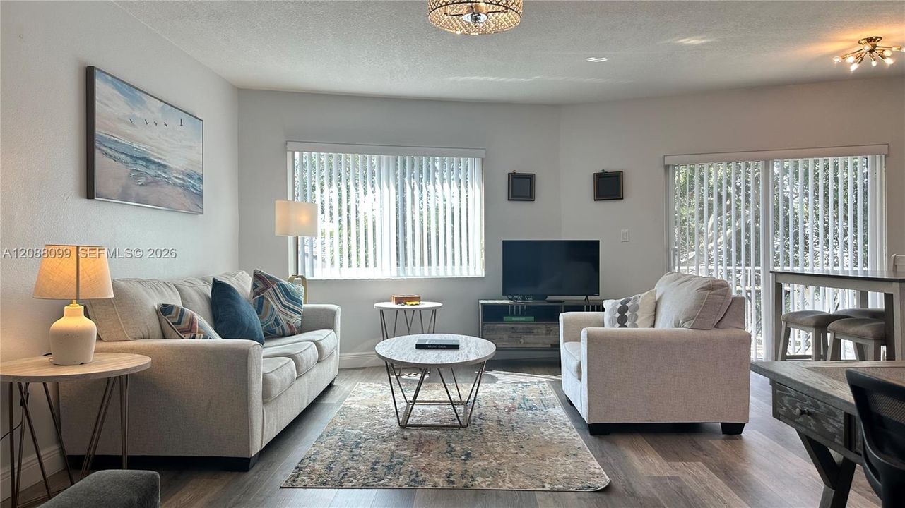 For Sale: $219,888 (1 beds, 1 baths, 690 Square Feet)