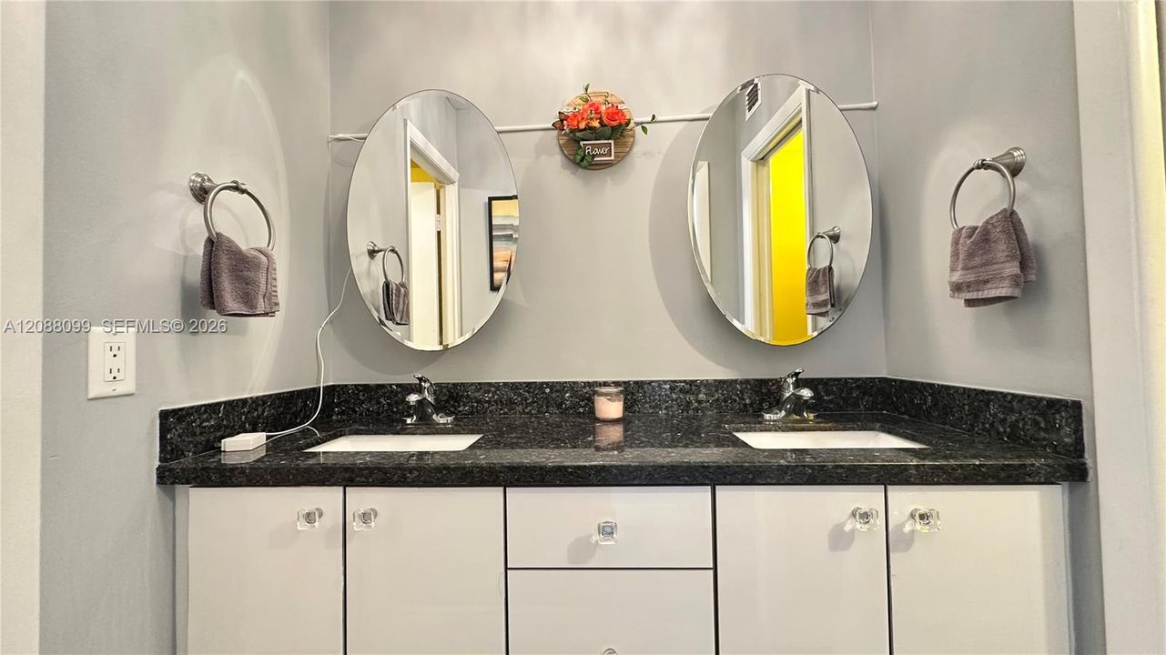 For Sale: $219,888 (1 beds, 1 baths, 690 Square Feet)