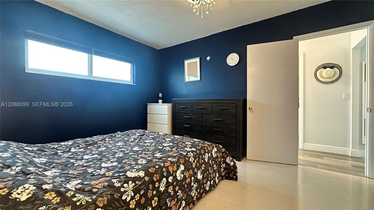 For Sale: $219,888 (1 beds, 1 baths, 690 Square Feet)