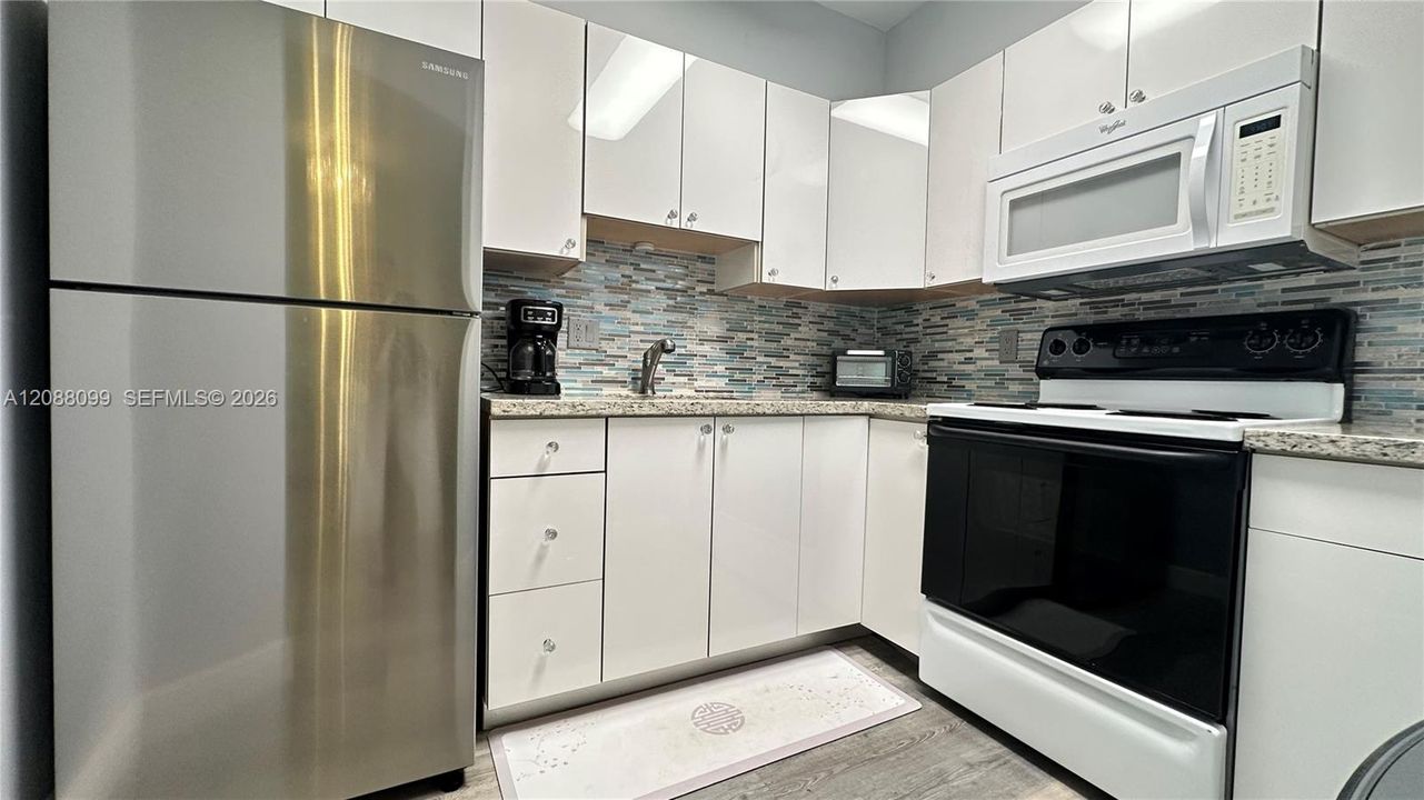 For Sale: $219,888 (1 beds, 1 baths, 690 Square Feet)