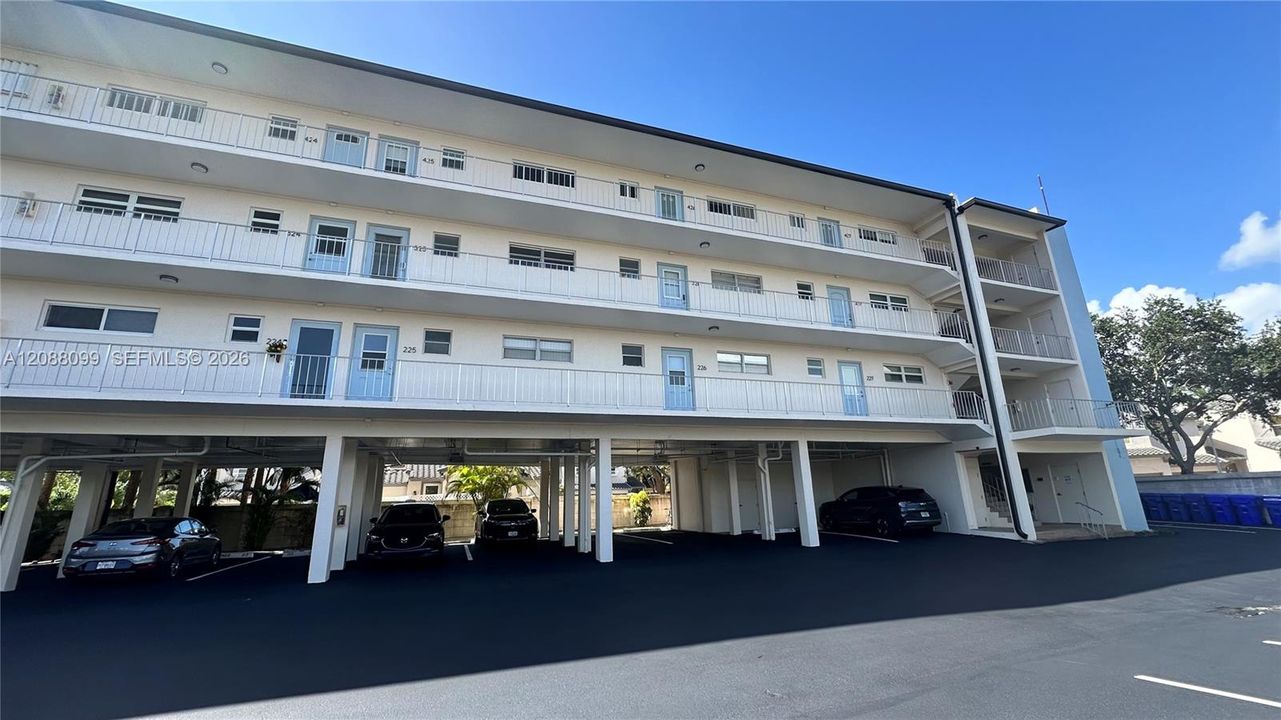 For Sale: $219,888 (1 beds, 1 baths, 690 Square Feet)