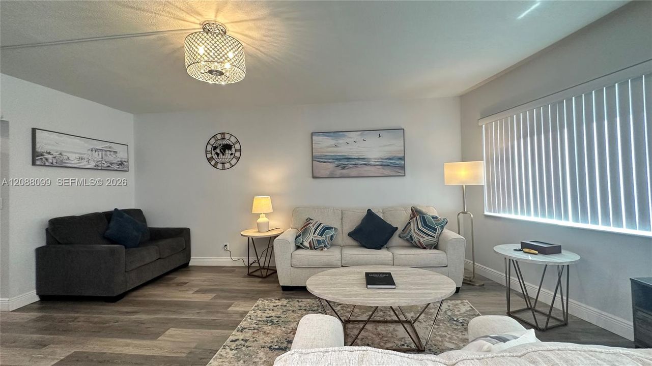 For Sale: $219,888 (1 beds, 1 baths, 690 Square Feet)