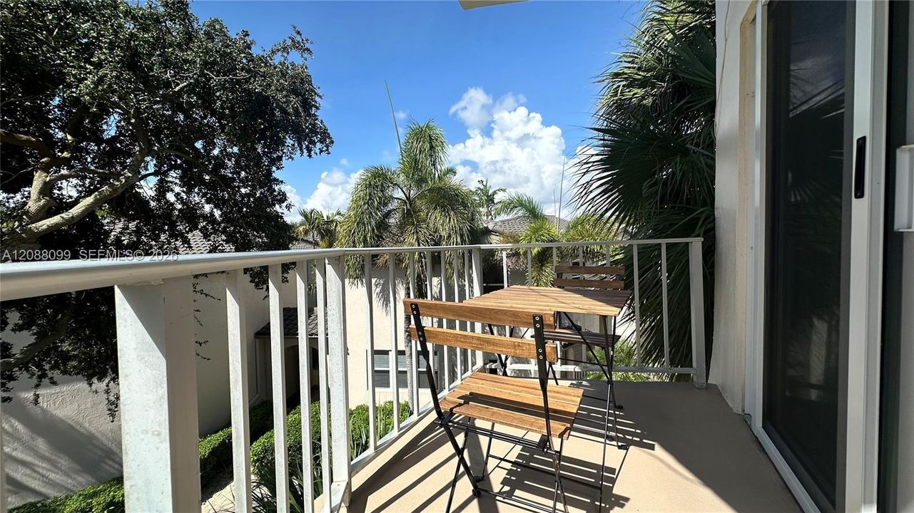 For Sale: $219,888 (1 beds, 1 baths, 690 Square Feet)