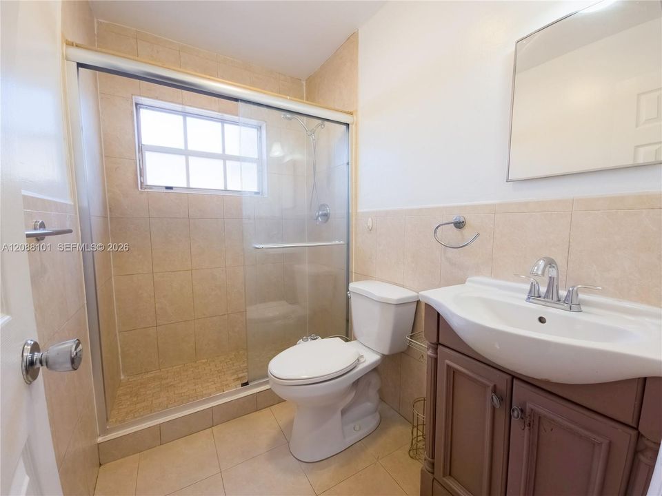 En Venta: $650,000 (4 camas, 3 baños, 2526 Pies cuadrados)