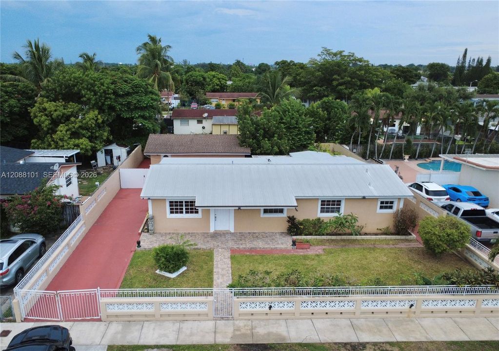 En Venta: $650,000 (4 camas, 3 baños, 2526 Pies cuadrados)