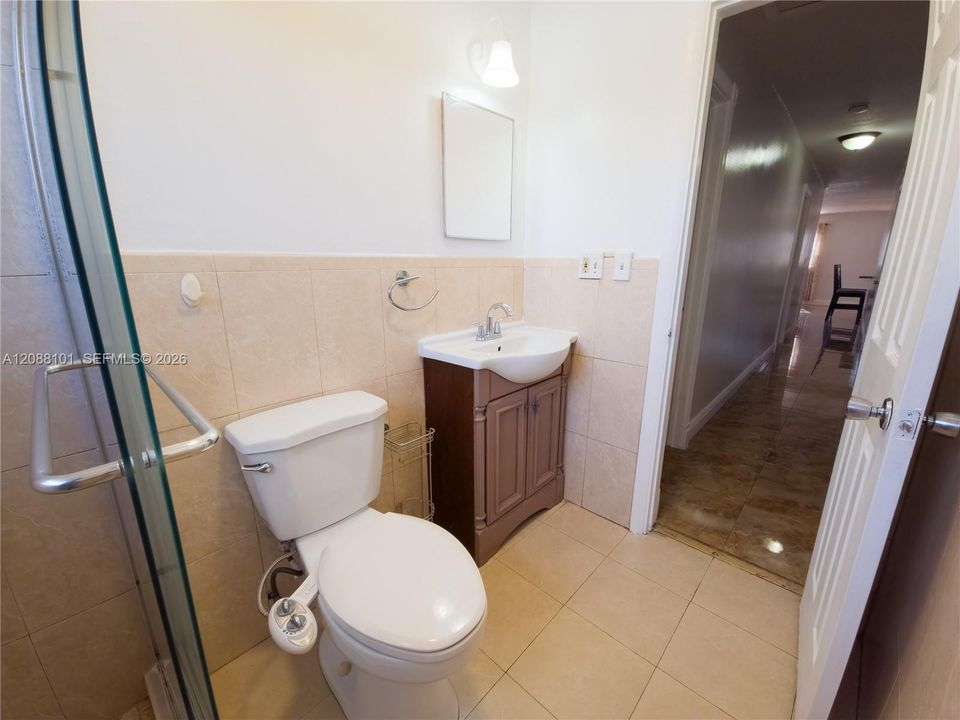 En Venta: $650,000 (4 camas, 3 baños, 2526 Pies cuadrados)