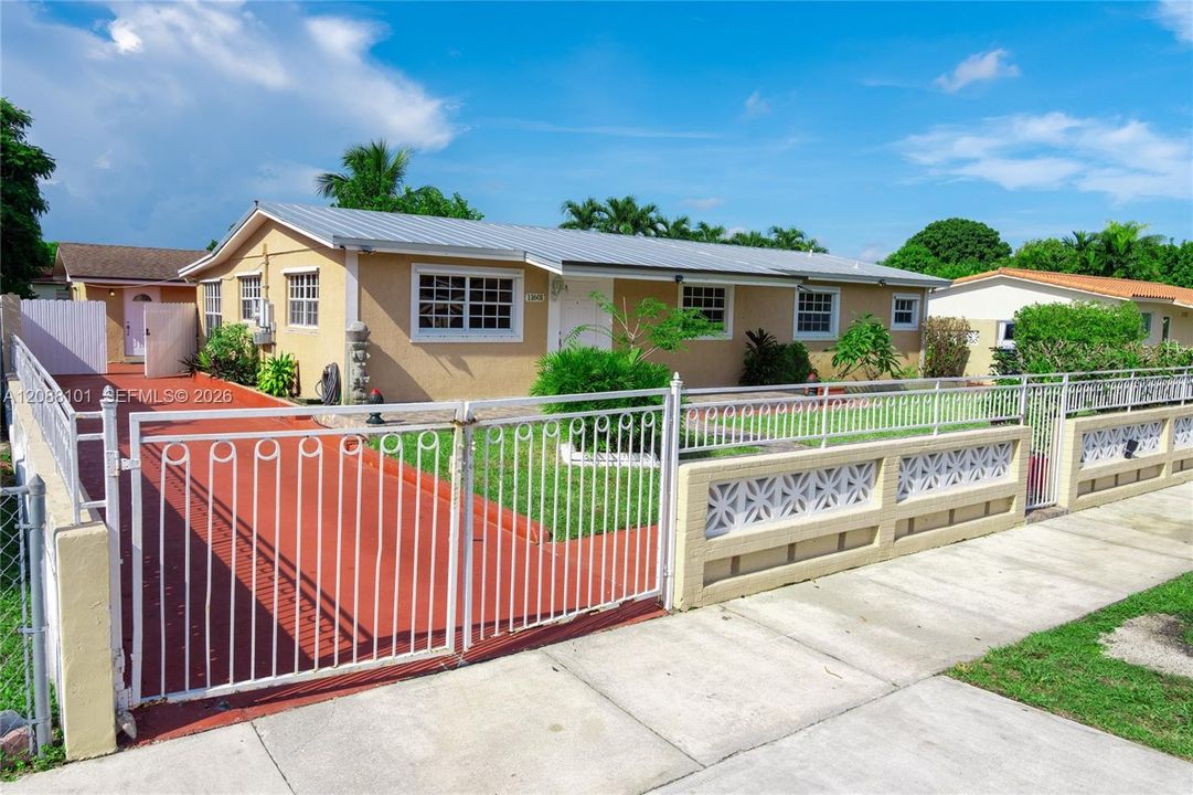 En Venta: $650,000 (4 camas, 3 baños, 2526 Pies cuadrados)