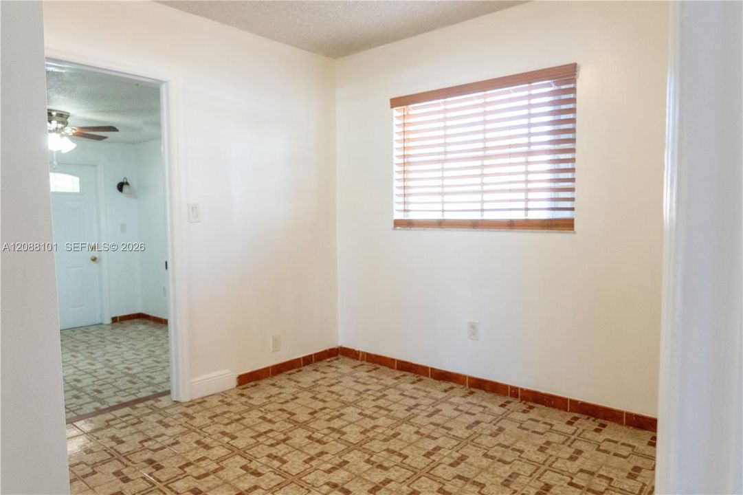 En Venta: $650,000 (4 camas, 3 baños, 2526 Pies cuadrados)