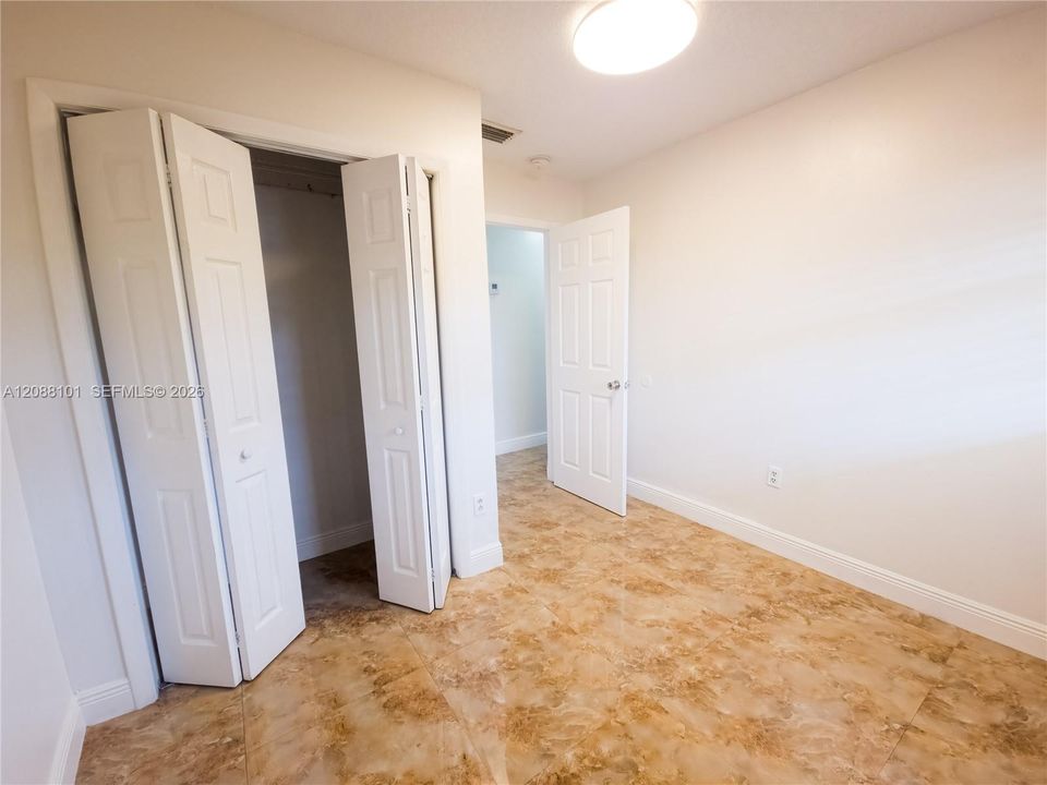 En Venta: $650,000 (4 camas, 3 baños, 2526 Pies cuadrados)