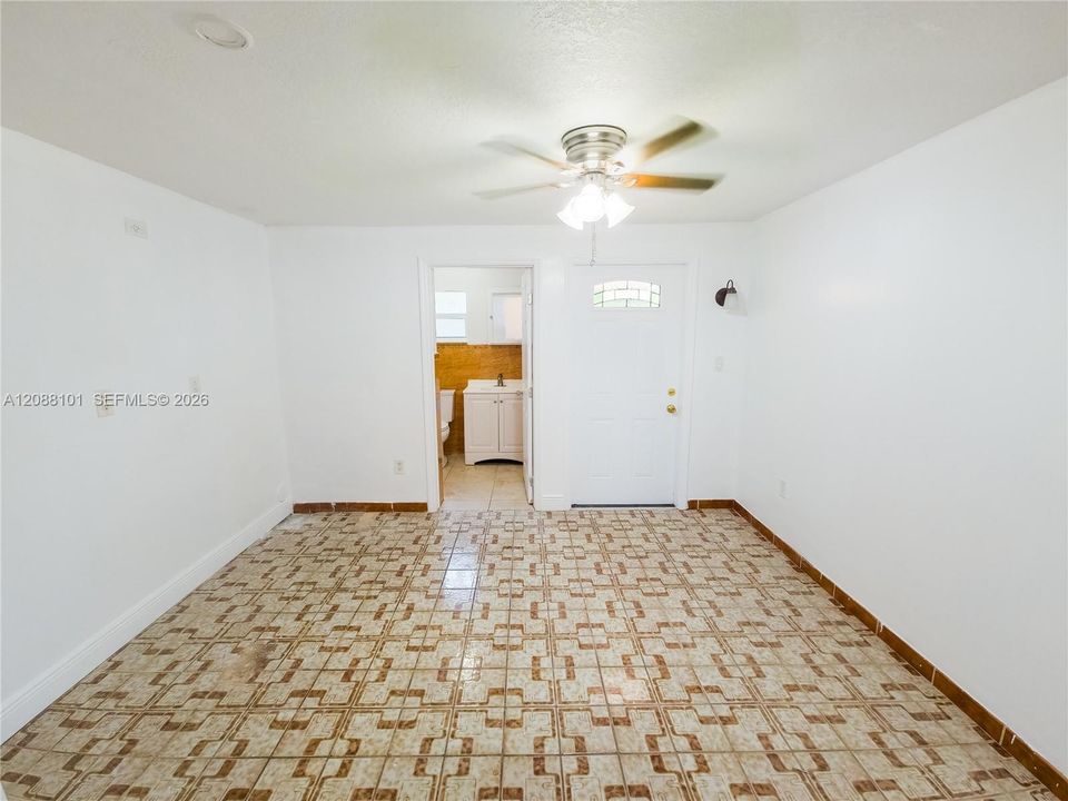 En Venta: $650,000 (4 camas, 3 baños, 2526 Pies cuadrados)