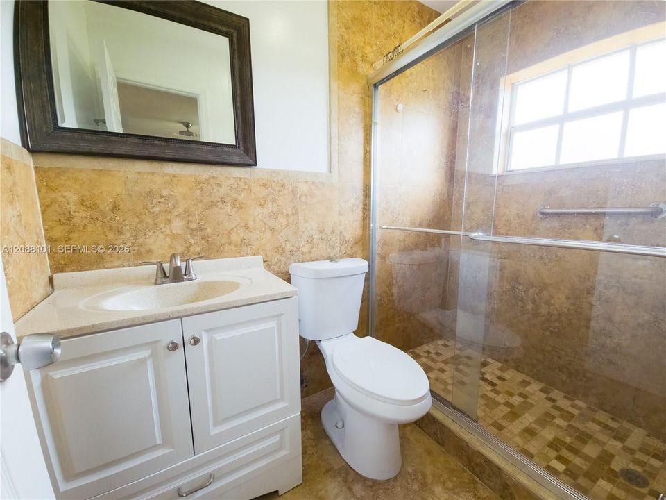 En Venta: $650,000 (4 camas, 3 baños, 2526 Pies cuadrados)
