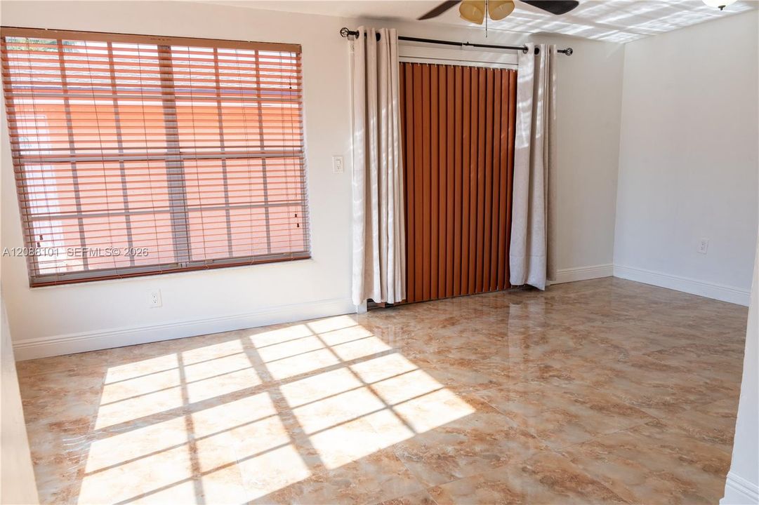 En Venta: $650,000 (4 camas, 3 baños, 2526 Pies cuadrados)