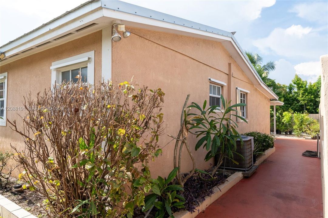 En Venta: $650,000 (4 camas, 3 baños, 2526 Pies cuadrados)