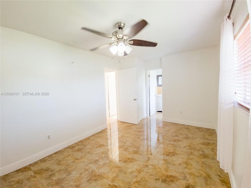 En Venta: $650,000 (4 camas, 3 baños, 2526 Pies cuadrados)