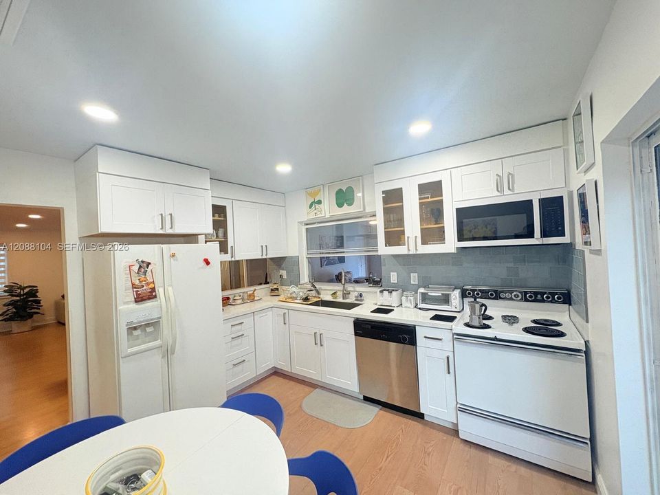 В аренду: $3,200 (3 спален, 2 ванн, 1701 Квадратных фут)