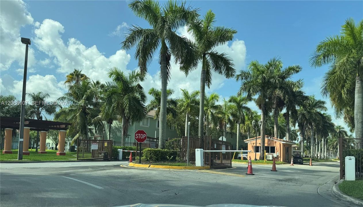 For Rent: $2,750 (3 beds, 2 baths, 1302 Square Feet)