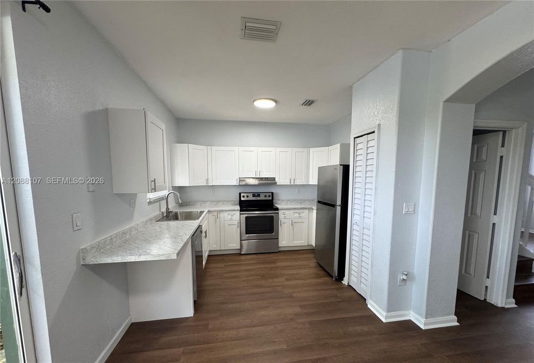 For Rent: $2,750 (3 beds, 2 baths, 1302 Square Feet)