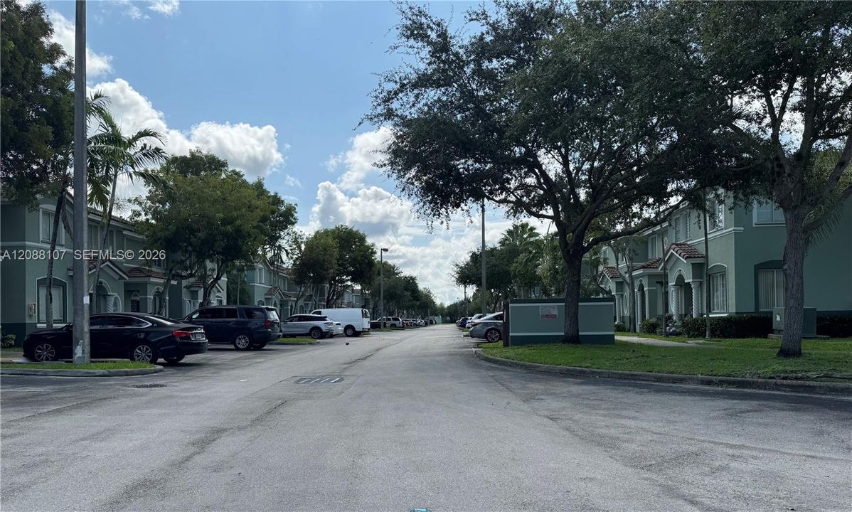 For Rent: $2,750 (3 beds, 2 baths, 1302 Square Feet)