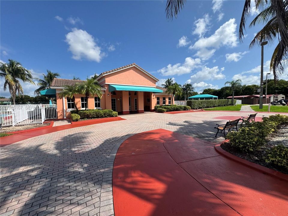For Rent: $2,750 (3 beds, 2 baths, 1302 Square Feet)