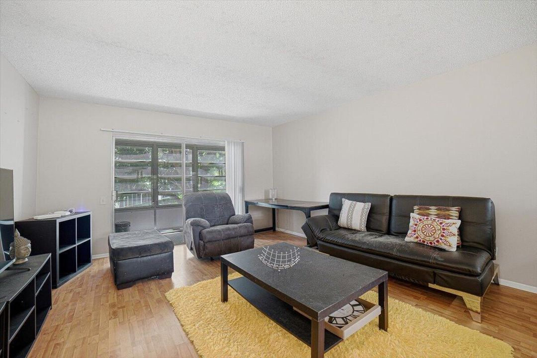31-Livingroom-B
