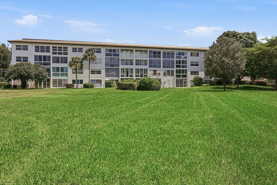 06-Back Building-B