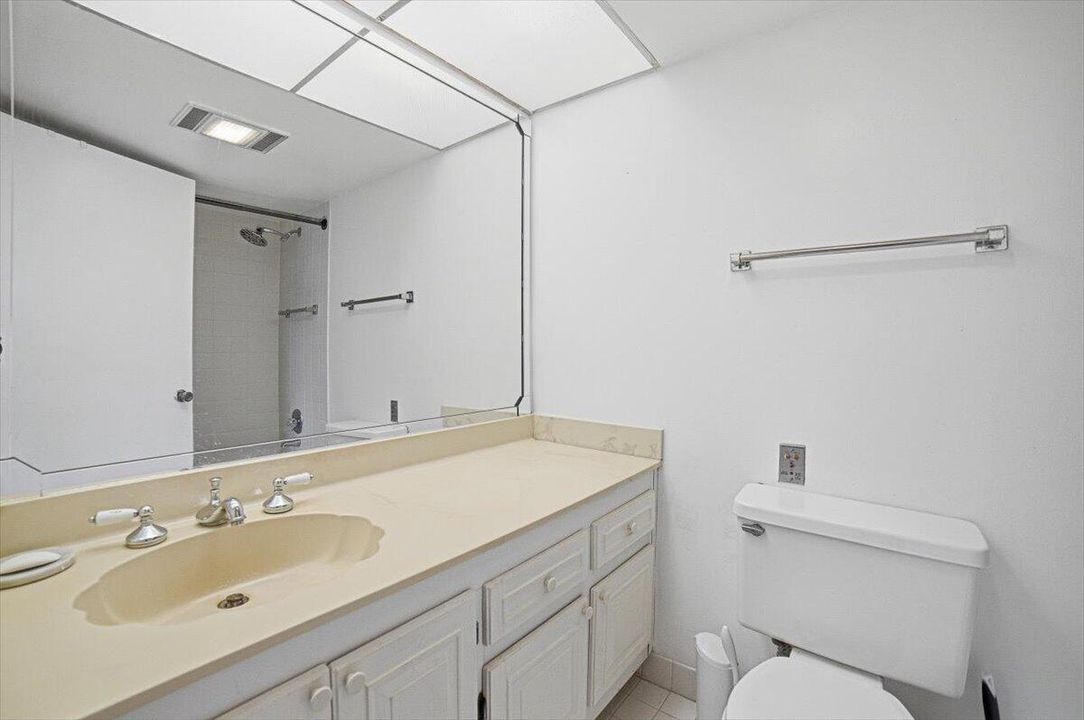 14-Bedroom1-Bathroom