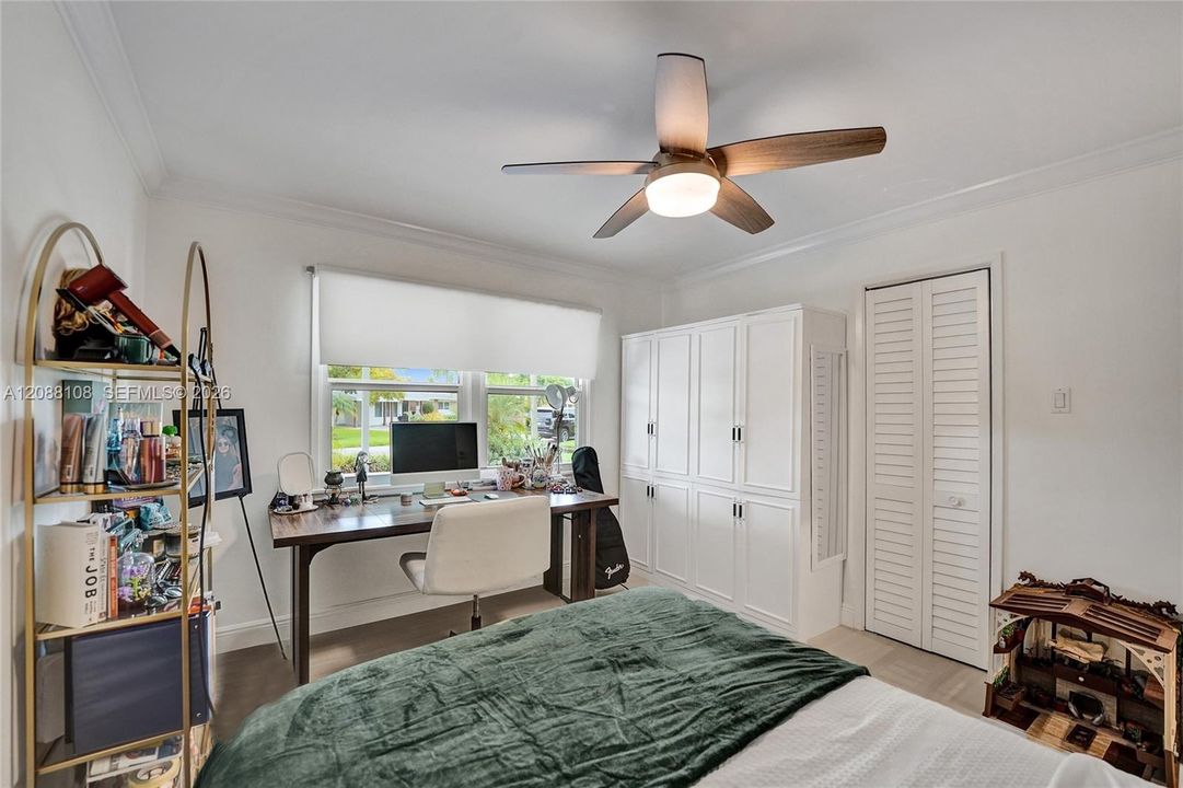 For Sale: $990,000 (3 beds, 2 baths, 1721 Square Feet)