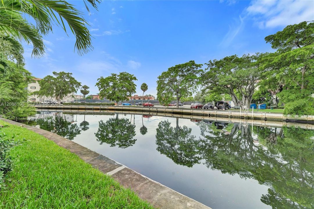 For Sale: $990,000 (3 beds, 2 baths, 1721 Square Feet)