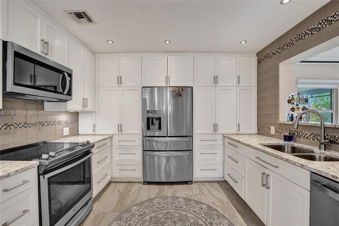 For Sale: $990,000 (3 beds, 2 baths, 1721 Square Feet)
