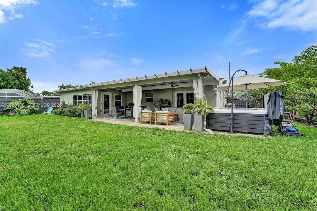For Sale: $990,000 (3 beds, 2 baths, 1721 Square Feet)