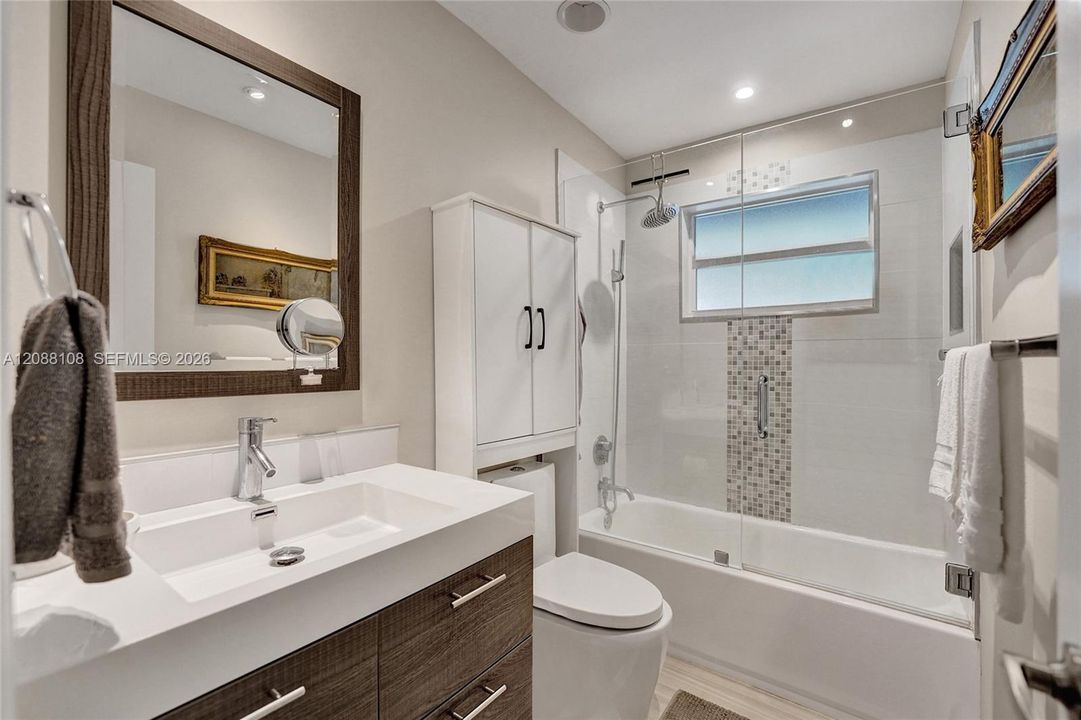 For Sale: $990,000 (3 beds, 2 baths, 1721 Square Feet)