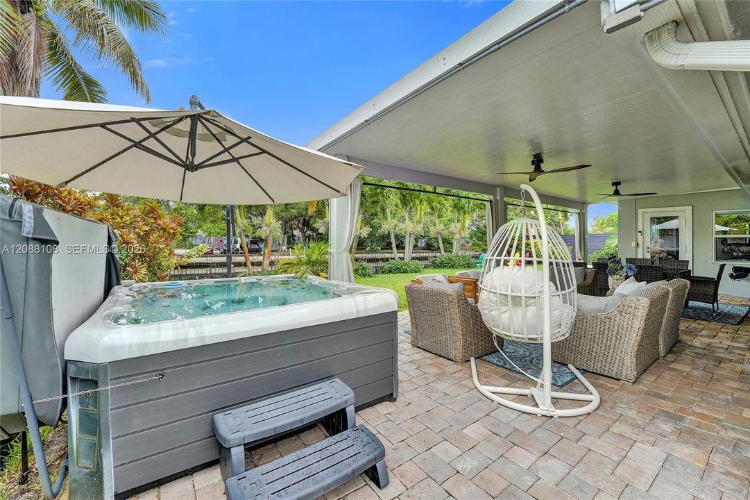 For Sale: $990,000 (3 beds, 2 baths, 1721 Square Feet)