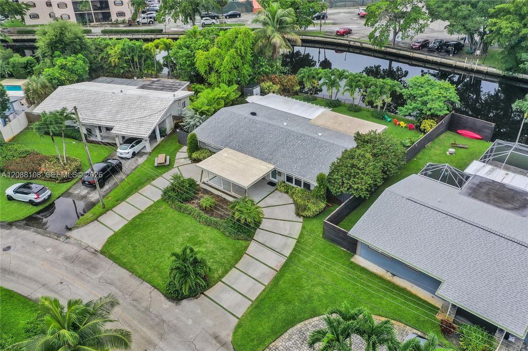 For Sale: $990,000 (3 beds, 2 baths, 1721 Square Feet)