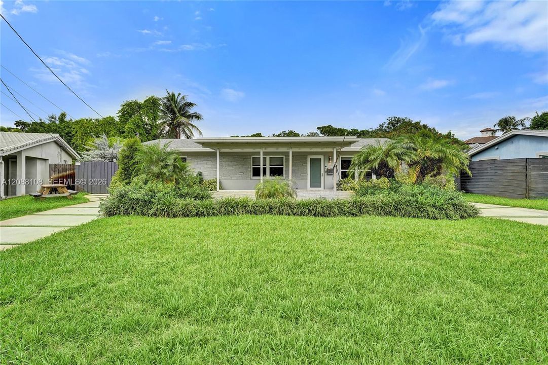 For Sale: $990,000 (3 beds, 2 baths, 1721 Square Feet)