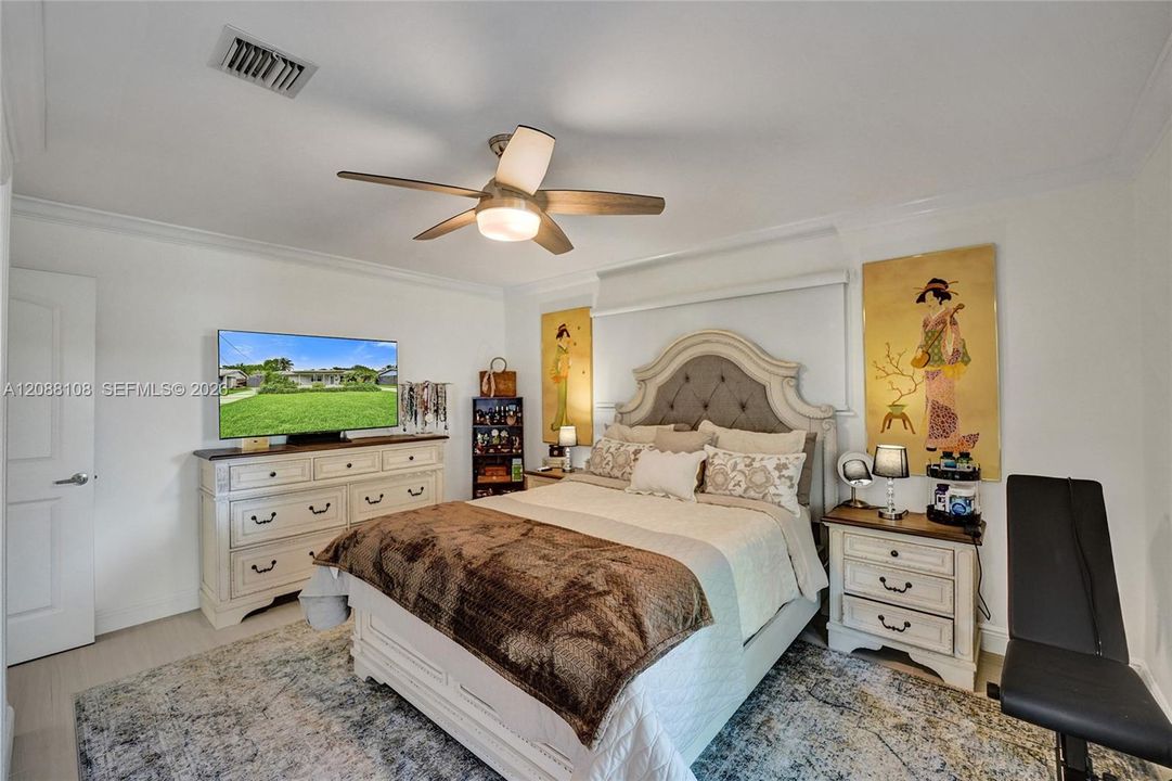 For Sale: $990,000 (3 beds, 2 baths, 1721 Square Feet)