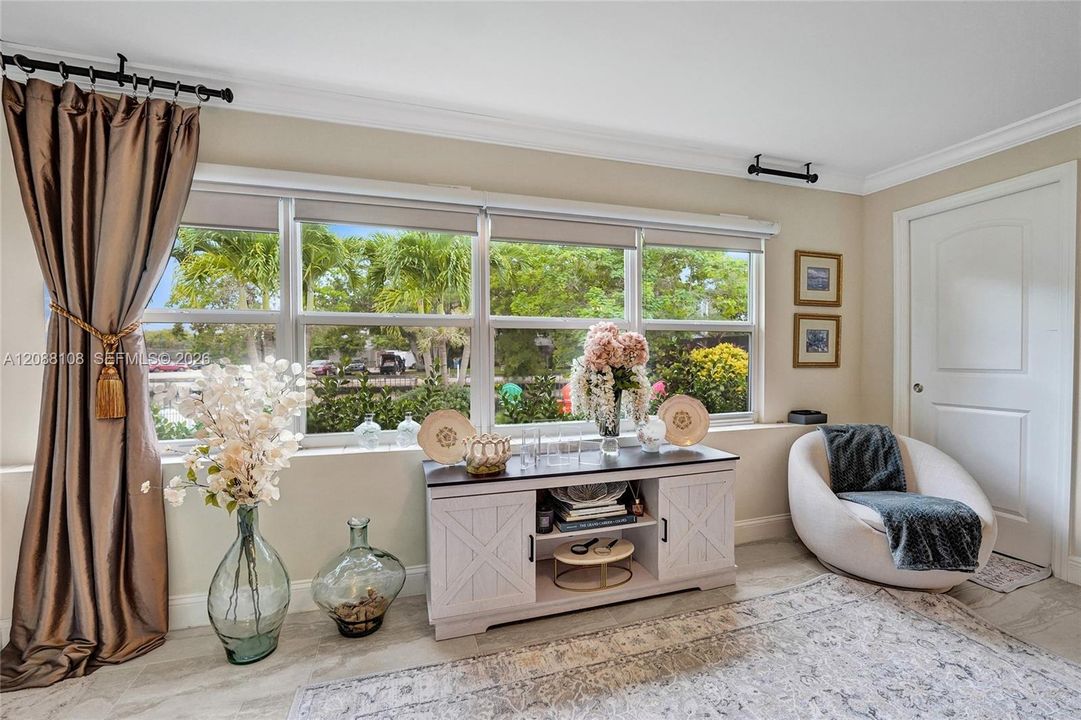 For Sale: $990,000 (3 beds, 2 baths, 1721 Square Feet)