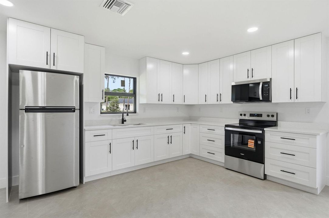 29-web-or-mls-18477_W_Sycamore_Dr_06383