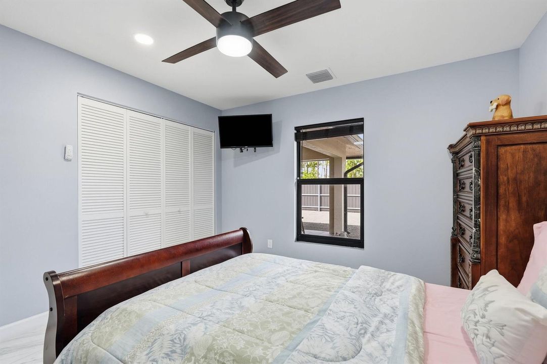 39-web-or-mls-18477_W_Sycamore_Dr_06428