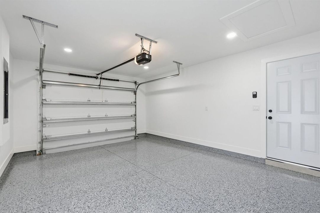36-web-or-mls-18477_W_Sycamore_Dr_06410