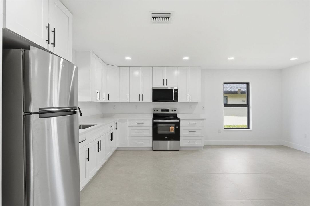 30-web-or-mls-18477_W_Sycamore_Dr_06386