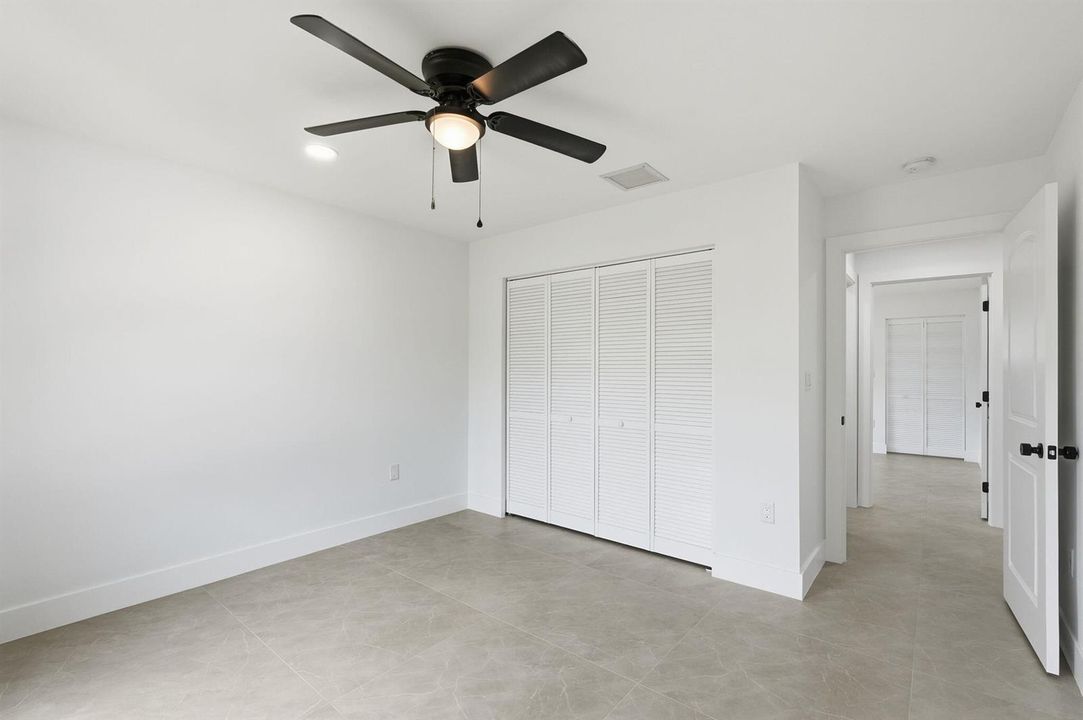 16-web-or-mls-18477_W_Sycamore_Dr_06329