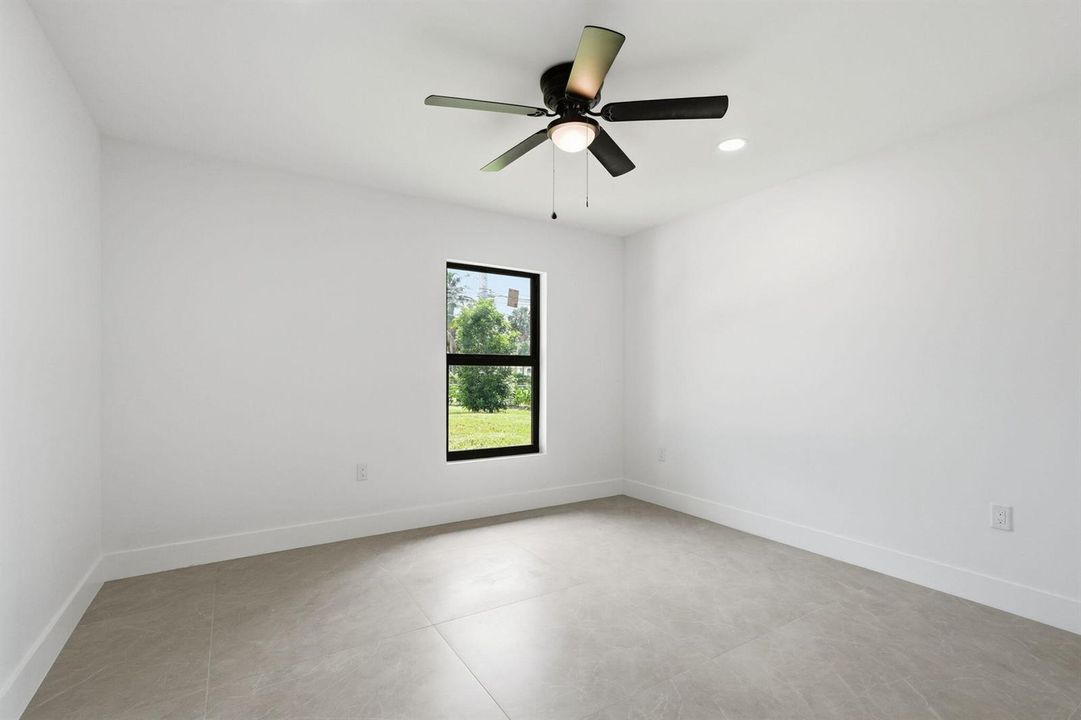 15-web-or-mls-18477_W_Sycamore_Dr_06326