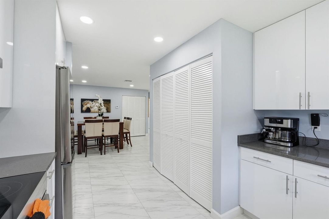 61-web-or-mls-18477_W_Sycamore_Dr_06524