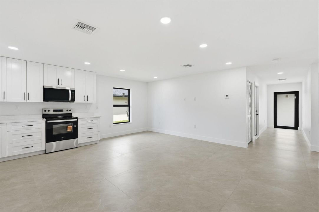 26-web-or-mls-18477_W_Sycamore_Dr_06371