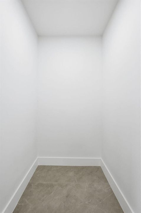 24-web-or-mls-18477_W_Sycamore_Dr_06365
